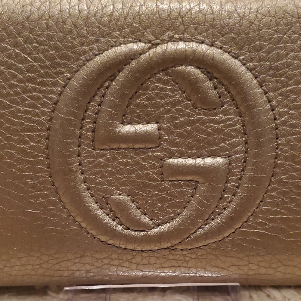 Gucci Soho Gold Leather Wallet with Iconic GG Logo - Picture 3 of 17